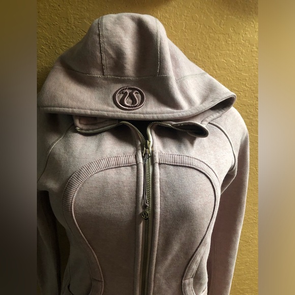 Lululemon Women's Hooded Jacket in Light Pink - Picture 4 of 10